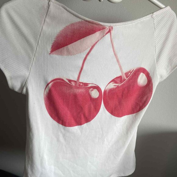 Cherry T-shirt - Picture 1 of 4